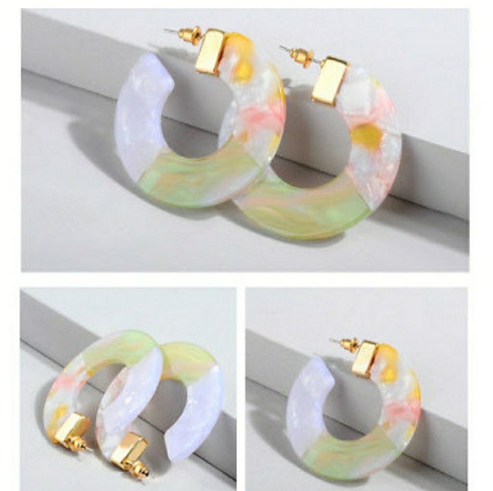 BOGO Free!💥 Boho Tortoise Shell & Acrylic Hoops - Picture 3 of 4